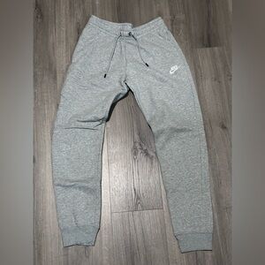 ❥𝗡𝗜𝗞𝗘: Women's Mid-Rise Joggers - Dark Grey Heather